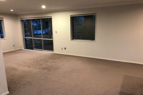 Photo of property in 44 Namsan Close, Fairview Heights, Auckland, 0632
