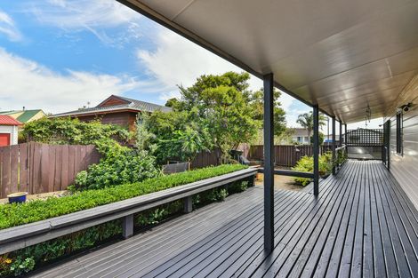 Photo of property in 8 Hadley Wood Drive, Wattle Downs, Auckland, 2103