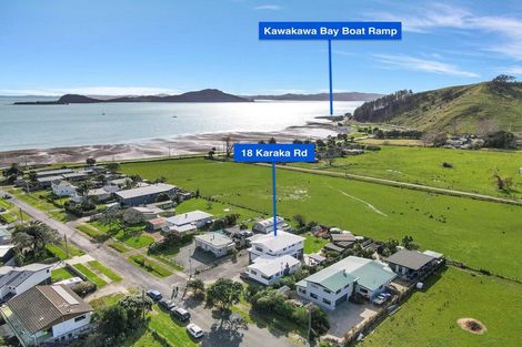 Photo of property in 18 Karaka Road, Kawakawa Bay, Papakura, 2585