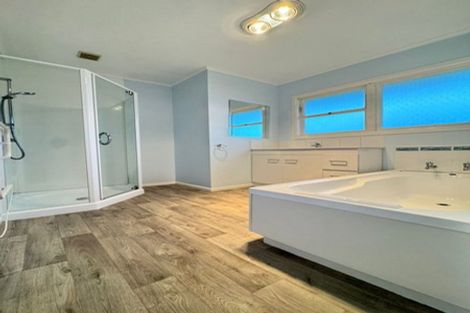 Photo of property in 18 Tomlinson Street, Hillpark, Auckland, 2102