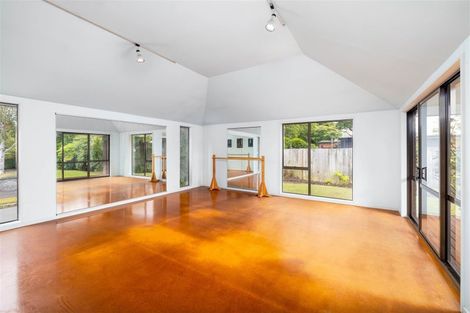 Photo of property in 81 Apsley Drive, Avonhead, Christchurch, 8042