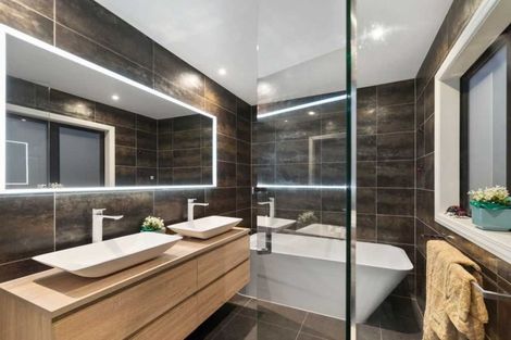 Photo of property in 1 Hugh Drive, Pinehill, Auckland, 0632