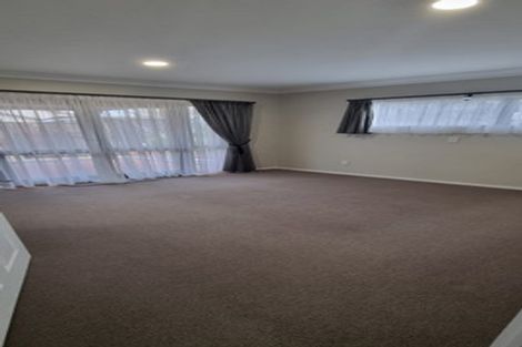 Photo of property in 6 Fencourt Place, Rototuna North, Hamilton, 3210