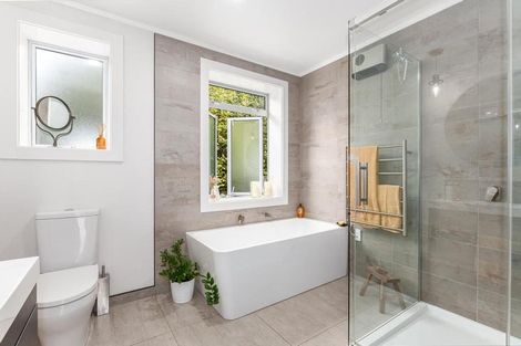 Photo of property in 19 Fleetwood Grove, Waikanae, 5036