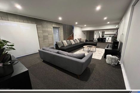 Photo of property in 37 Newington Road, Henderson, Auckland, 0612
