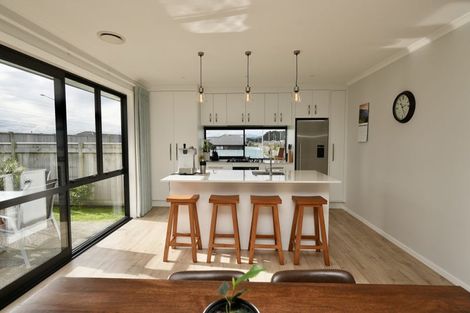 Photo of property in 202 Pacific Drive, Fitzherbert, Palmerston North, 4410