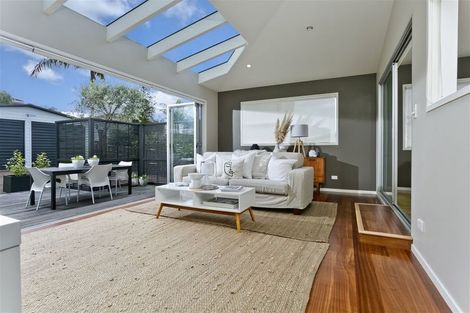 Photo of property in 14 Welland Place, Hillcrest, Auckland, 0627