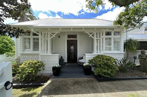 Photo of property in 8 William Bond Street, Stanley Point, Auckland, 0624