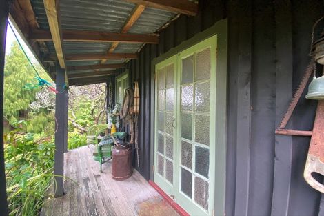 Photo of property in 1736 East Coast Road, Whakatiwai, Miranda, 2473