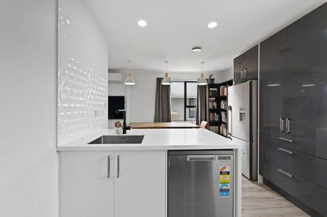 Photo of property in 6 Hamblyn Place, Ranui, Auckland, 0612