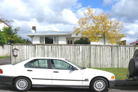 Photo of property in 17 Ozich Avenue, Te Atatu South, Auckland, 0610