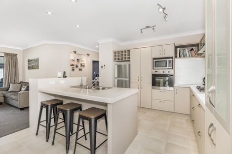 Photo of property in 28 Belfry Place, Wattle Downs, Auckland, 2103