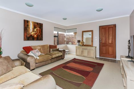 Photo of property in 11 Ina Ville Drive, Pukekohe, 2120