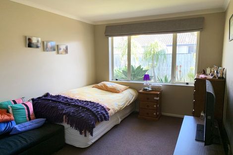 Photo of property in 6 Feeny Crescent, East Tamaki, Auckland, 2013