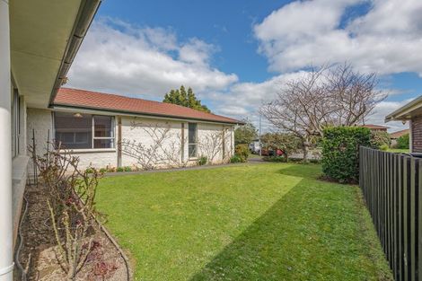 Photo of property in 18 Truscott Grove, Awapuni, Palmerston North, 4412