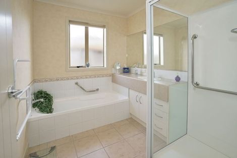 Photo of property in 55 Sovereign Isle Lane, Rototuna, Hamilton, 3210