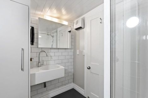 Photo of property in 32 Holloway Road, Aro Valley, Wellington, 6021