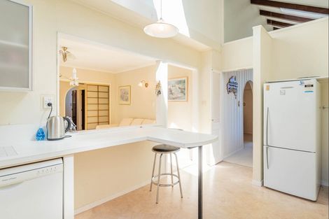 Photo of property in 10 Rewarewa Crescent, Waikanae, 5036