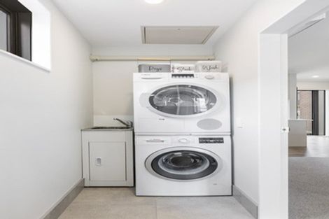 Photo of property in 7 Tahuhu Road, Mount Wellington, Auckland, 1062