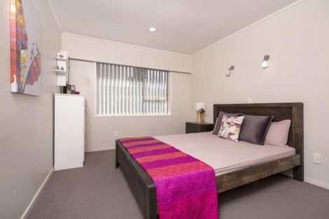 Photo of property in 2/38 Stanniland Street, Sunnyhills, Auckland, 2010