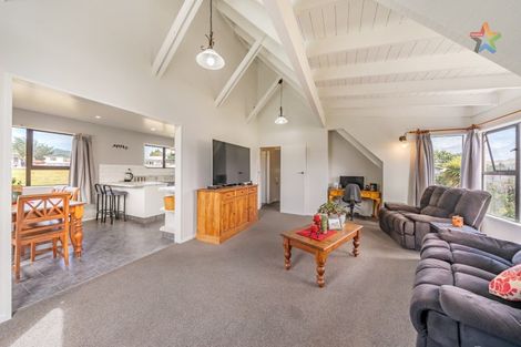 Photo of property in 21 Whitechapel Grove, Stokes Valley, Lower Hutt, 5019