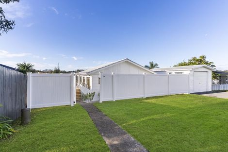 Photo of property in 39 Cockayne Crescent, Sunnynook, Auckland, 0620