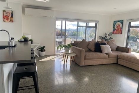 Photo of property in 2 Hooton Drive, Kumeu, 0810