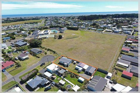 Photo of property in 8 Hart Street, Foxton Beach, Foxton, 4815