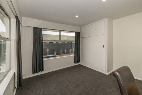 Photo of property in 8 Tracy Place, Redwood, Christchurch, 8051