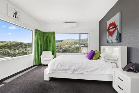 Photo of property in 5 Linacre Way, Tawa, Wellington, 5028