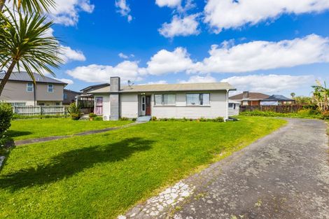 Photo of property in 16 Belgrave Place, Papakura, 2110
