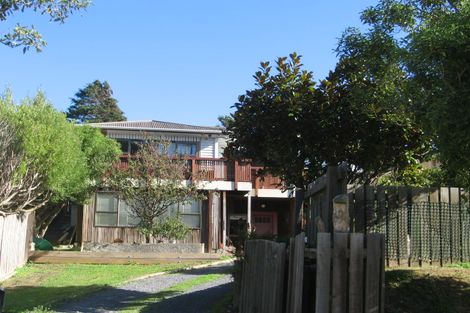 Photo of property in 42 Raroa Terrace, Tawa, Wellington, 5028