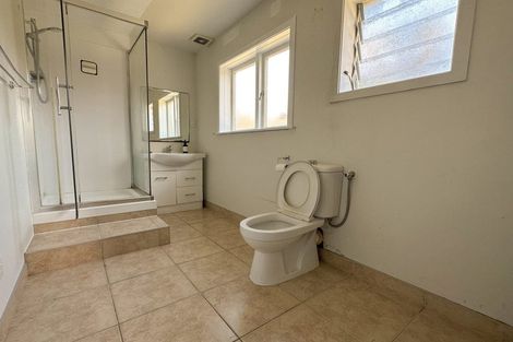 Photo of property in 4 Staveley Avenue, Mount Roskill, Auckland, 1041