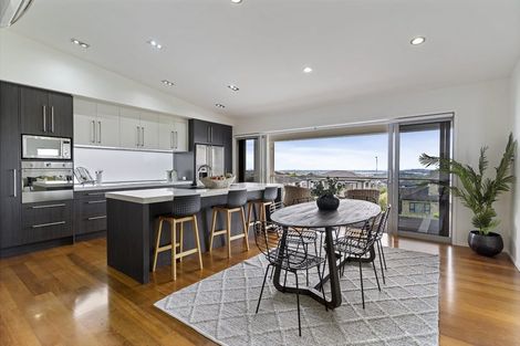 Photo of property in 4 Ravello Rise, Flat Bush, Auckland, 2019