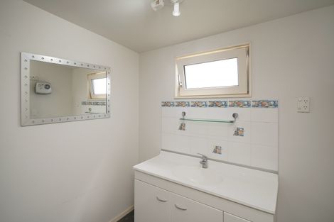 Photo of property in 35 Beauford Place, Parklands, Christchurch, 8083