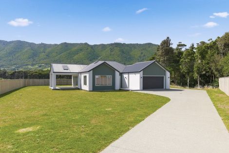 Photo of property in 7 Pihoihoi Close, Waikanae, 5036