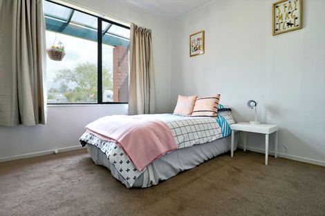 Photo of property in 34 Horlicks Place, Randwick Park, Auckland, 2105