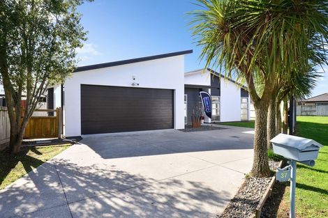 Photo of property in 37 Chadwick Place, Rototuna North, Hamilton, 3210