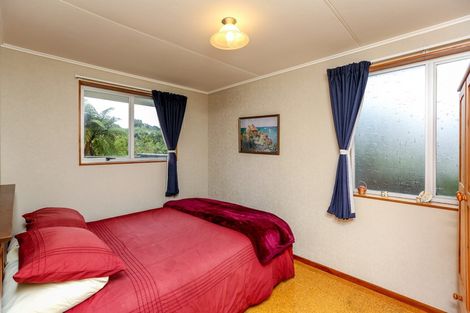Photo of property in 28 Vancouver Place, Marfell, New Plymouth, 4310