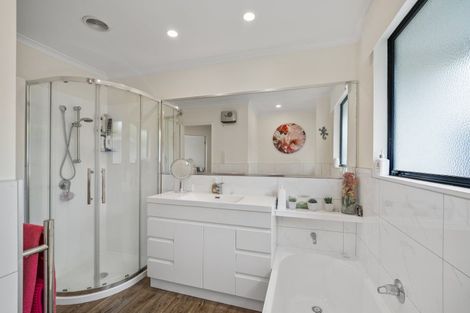 Photo of property in 15 Maddison Place, Welcome Bay, Tauranga, 3112