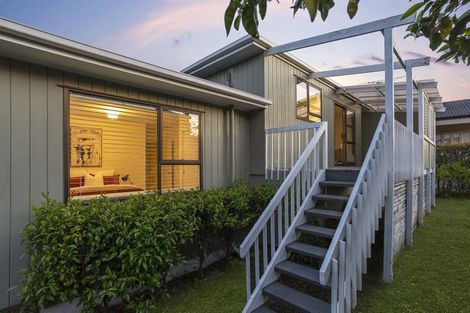 Photo of property in 3/28 Beach Road, Castor Bay, Auckland, 0620