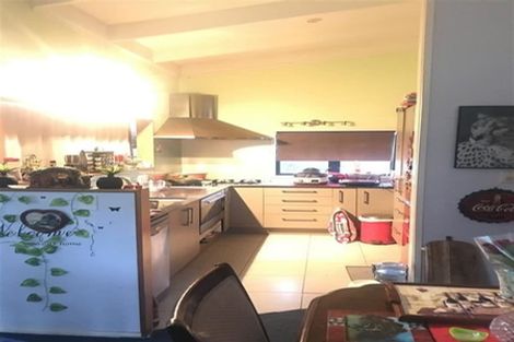 Photo of property in 8 Fitzherbert Avenue, West Harbour, Auckland, 0618