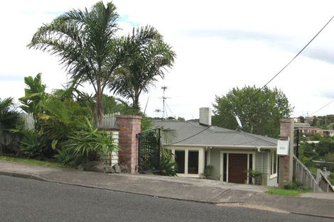 Photo of property in 103 Selwyn Crescent, Forrest Hill, Auckland, 0620