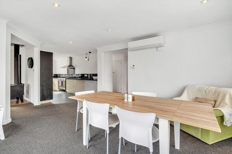 Photo of property in 10 Antrim Place, Hokowhitu, Palmerston North, 4410