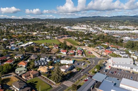 Photo of property in 1 Lavelle Road, Henderson, Auckland, 0612