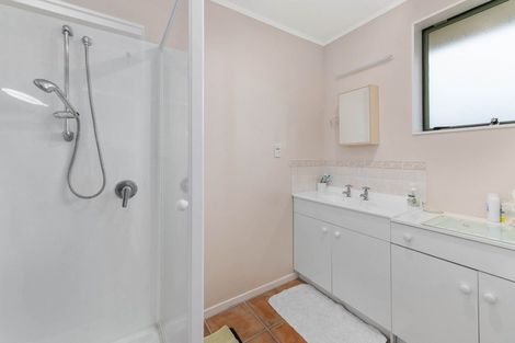 Photo of property in 2 Ashmore Place, Fairy Springs, Rotorua, 3015