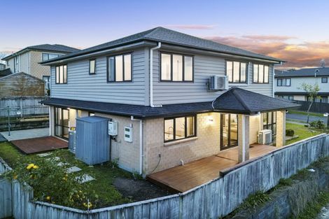 Photo of property in 22 Millcroft Lane, Ranui, Auckland, 0612