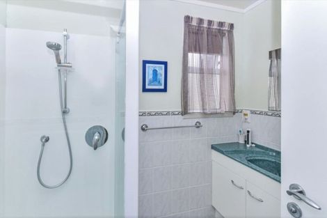 Photo of property in 27 Beihlers Road, Weymouth, Auckland, 2103