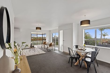 Photo of property in 1/41 Shanaway Rise, Hillcrest, Auckland, 0627