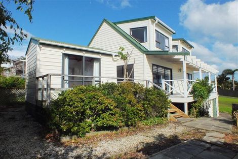 Photo of property in 2/43 Pacific Parade, Army Bay, Whangaparaoa, 0930